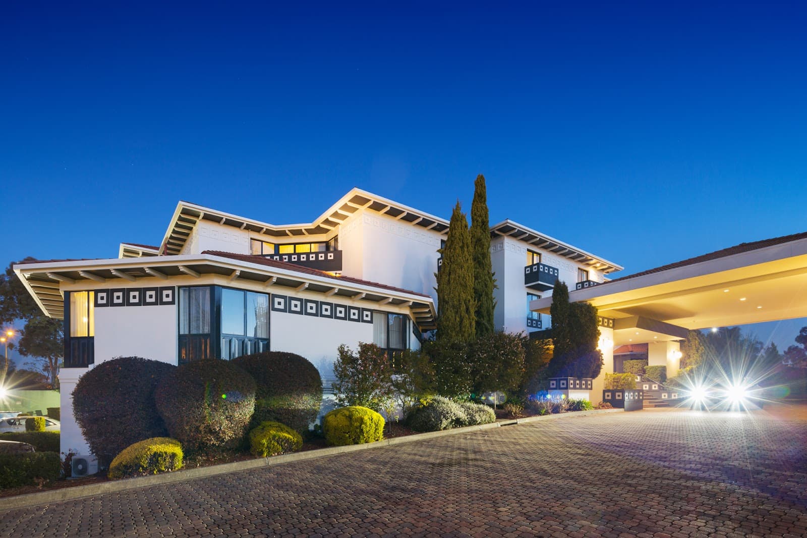 Diplomat Bar & Grill — Manuka, Canberra