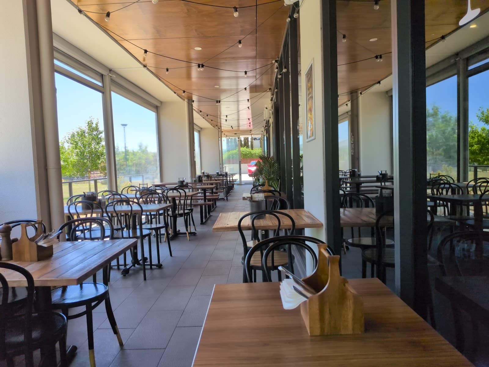 CANBERRA BAR & GRILL — Tuggeranong, Canberra
