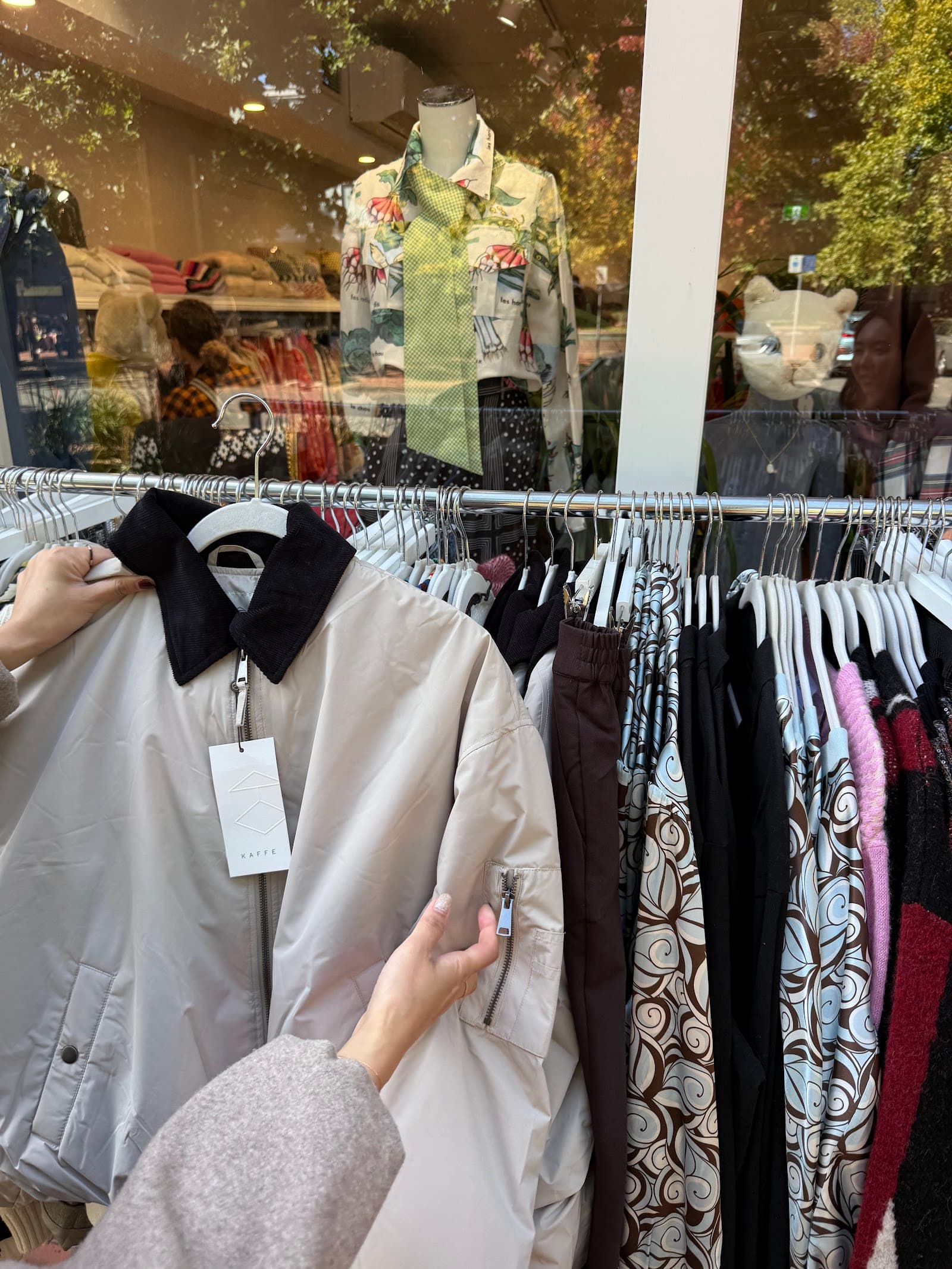 Honeysuckle and Lace — Barton, Canberra