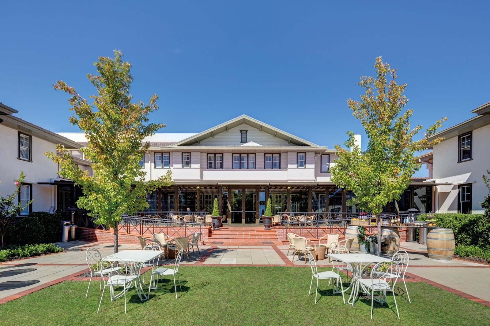 Hotel Kurrajong Canberra — Tuggeranong, Canberra