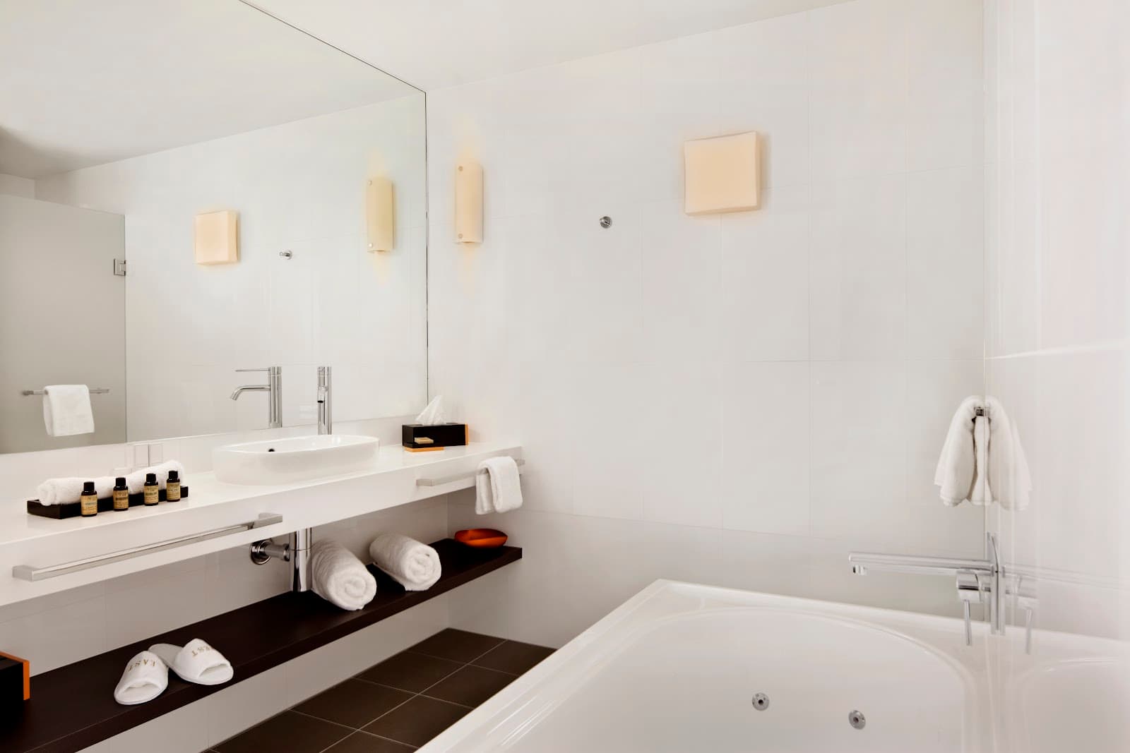 East Hotel — Barton, Canberra